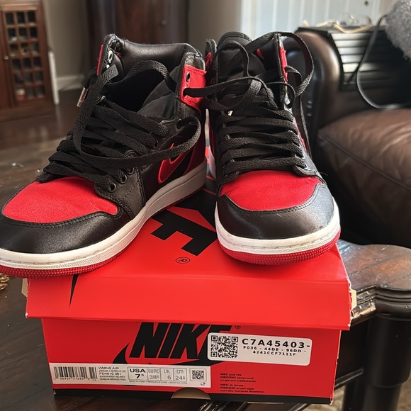 Nike Air Jordan. Size 7.5. Black and red high tops - Picture 2 of 5